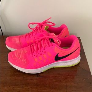 nike womens shoes hot pink